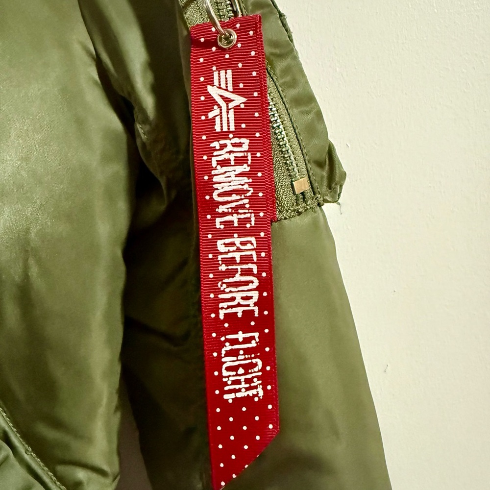 Alpha Industries Green Bomber Jacket - Picture 2 of 3